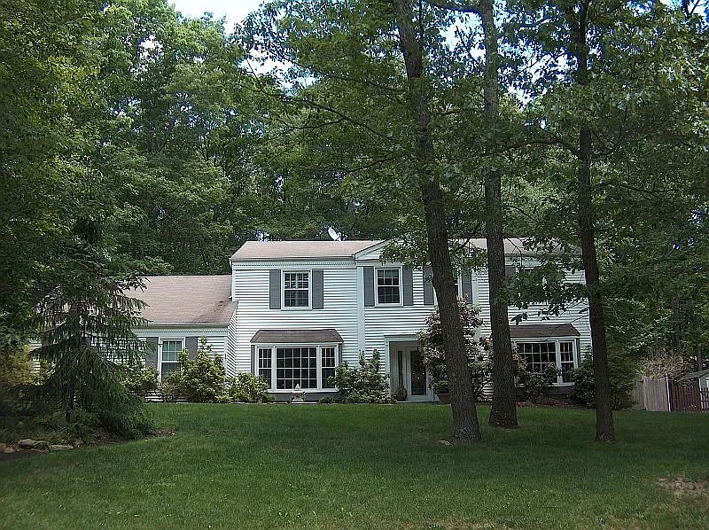 15 Laurel Dr photo 1