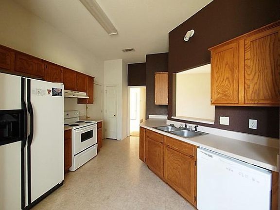5th image of 2803 Thoroughbred Dr