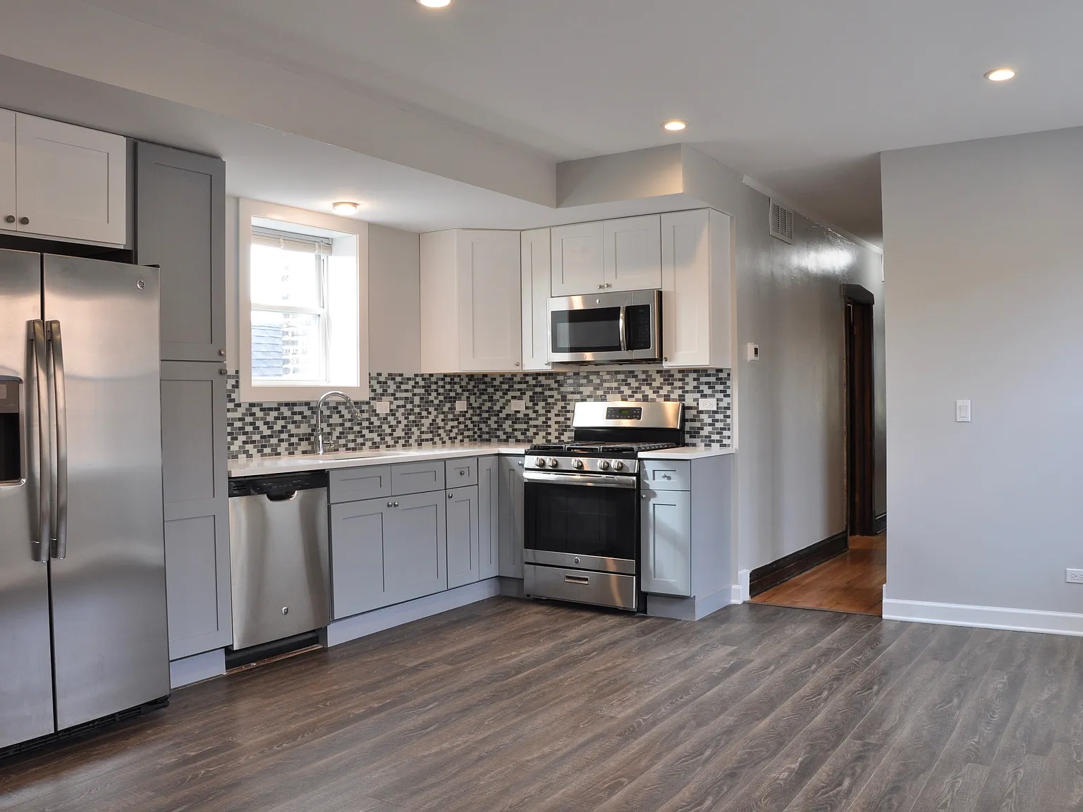 3 bed, $2,900 — Photo 2
