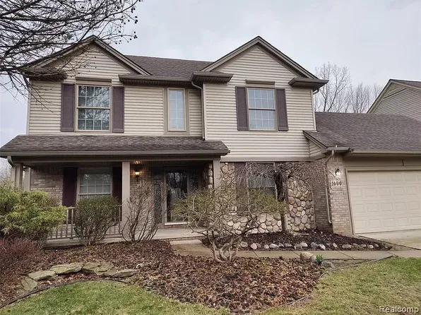 1600 Dunston Rd, Canton, MI 48188