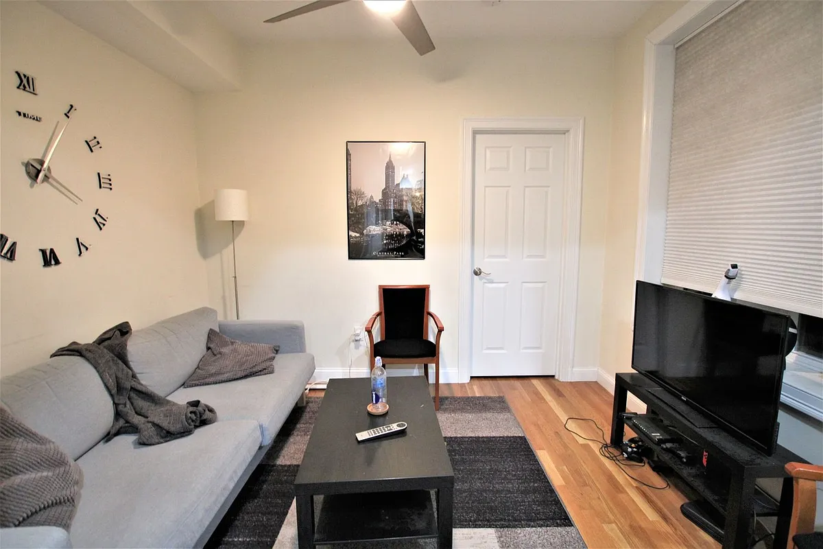 Building Photo - 1029 Tremont St #4