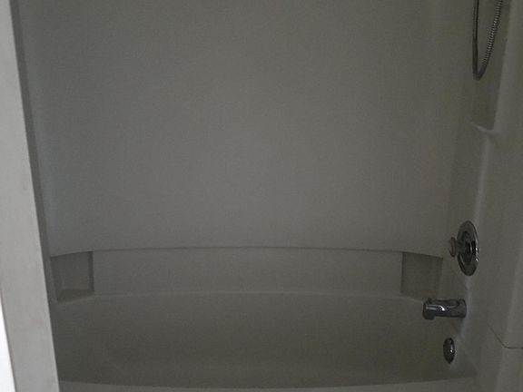 Bathtub of the full bath upstairs.