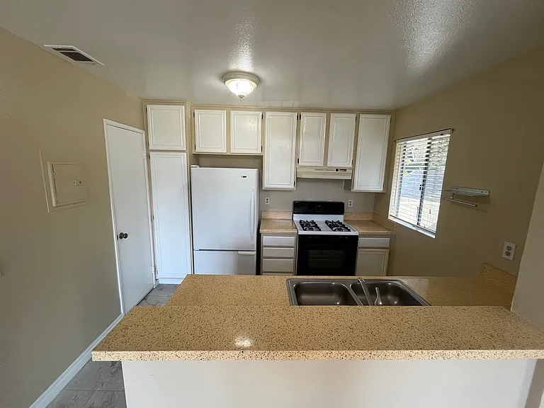 2918 Luciernaga St #202 — Photo 10