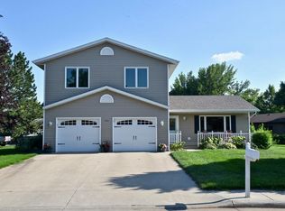 1101 Winchester Dr, Pierre, SD 57501