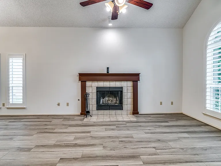 524 Raintree Cir — Photo 6