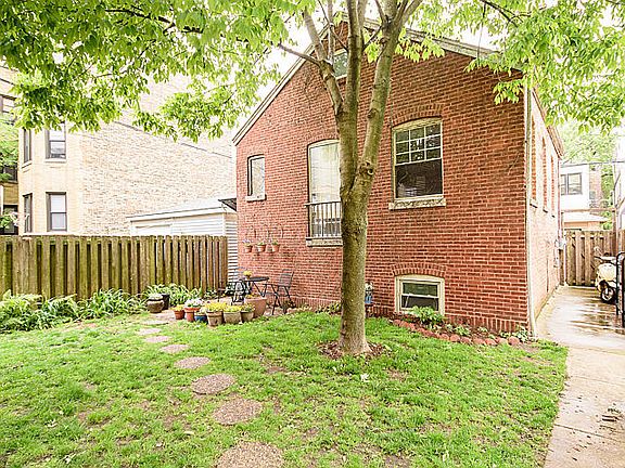 3rd image of 4824 N Oakley Ave #1