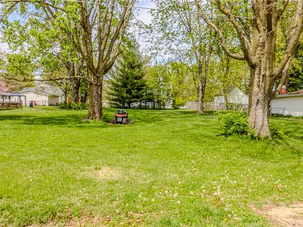 E Wall St, Moweaqua, IL 62550