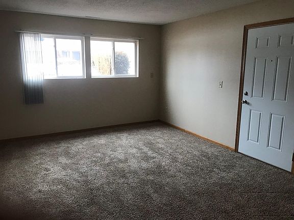 2nd entrance through hallway of building, washer/dryer right outside the door
