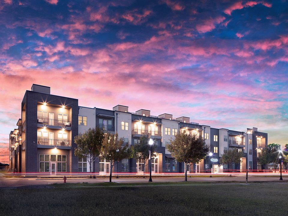 1st image of 601 N Oak St #229