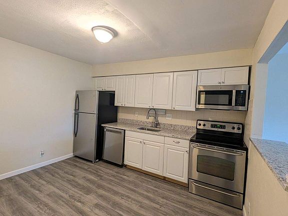 3rd image of 7230 Southwest Ave APT 16