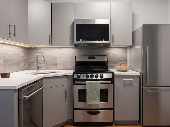 4th image of 151 E 106th St APT 4