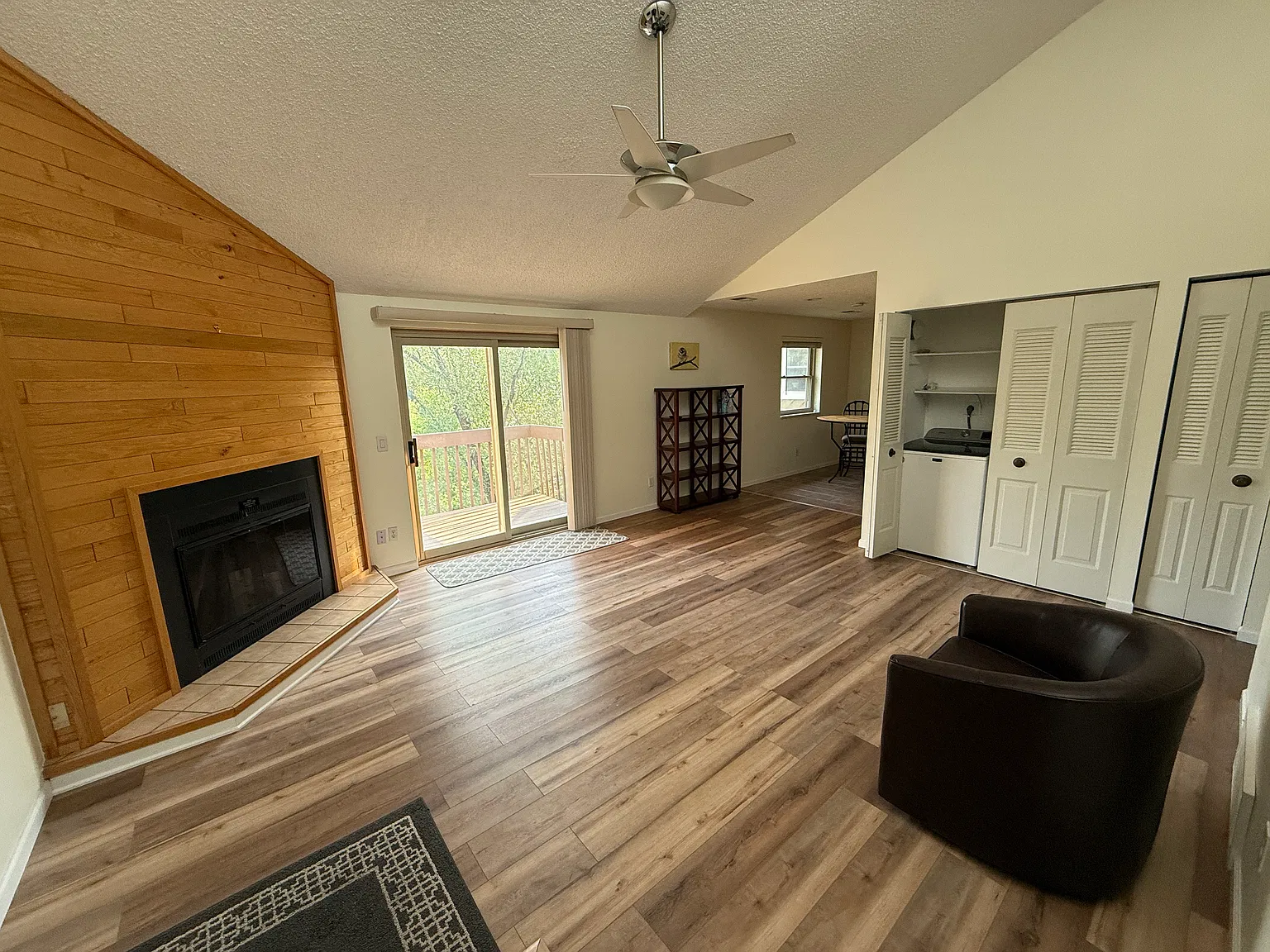2 bed, 838 sqft, $2,995 — Photo 2