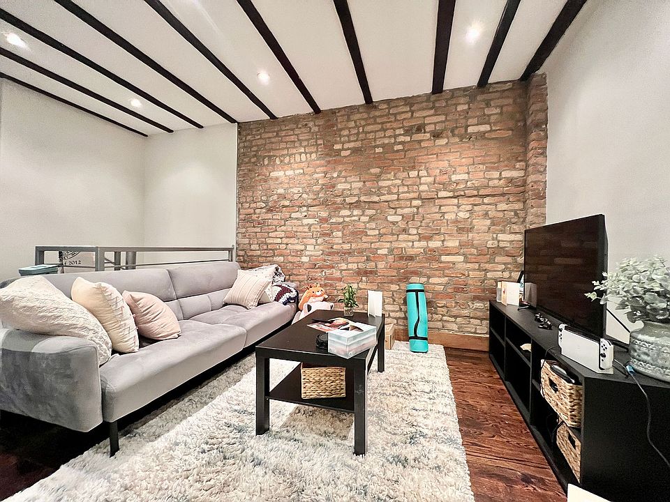 1st image of 760 Willoughby Ave #1