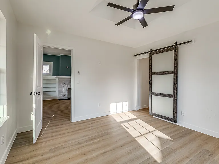 1723 W Park Pl — Photo 15