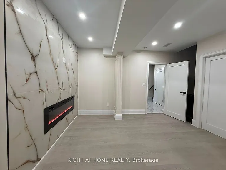 2 Chesney Cres #A — Photo 5