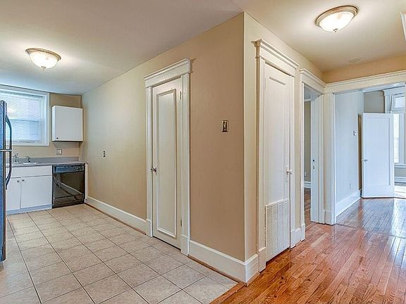 3rd image of 5142 Waterman Blvd APT 1B