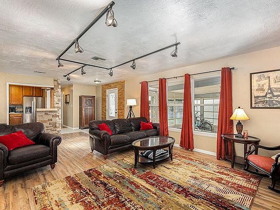 5th image of 190 Melaleuca Dr