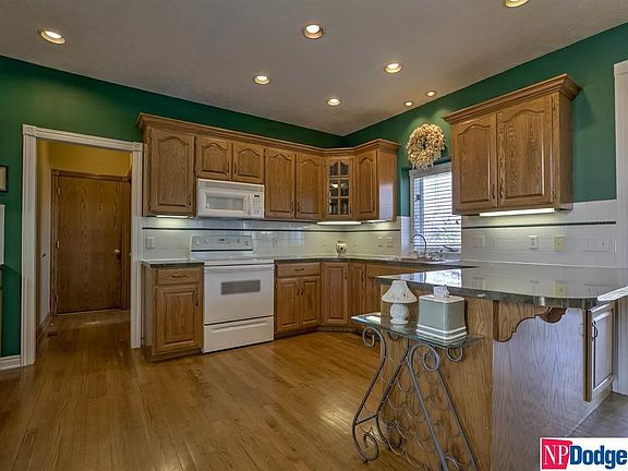 4th image of 5104 N 141st St