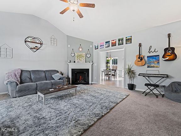 2nd image of 809 Lavender Ct