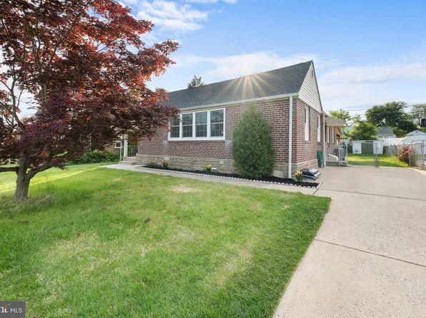 11614 Heather St, Philadelphia, PA 19116