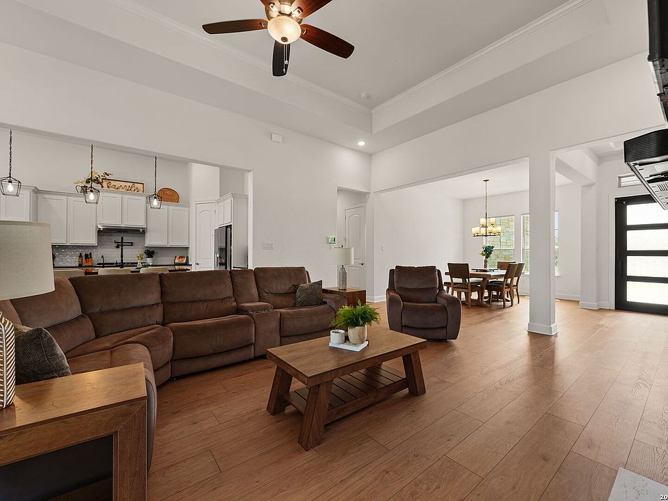 1st image of 601 LEGEND PARK DR