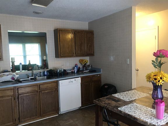 4th image of 326 Kilarney Dr