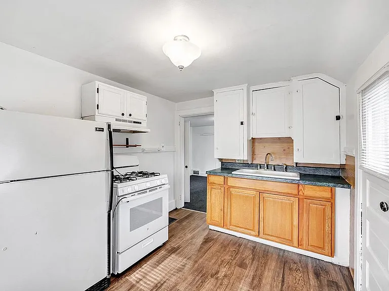 811 Elmore St #2 — Photo 7