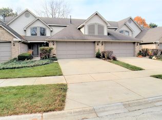 186 Springdale Ln, Bloomingdale, IL 60108