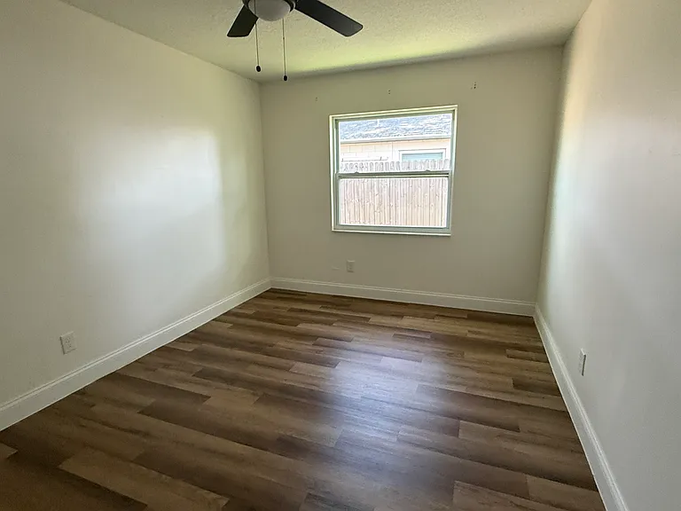 2433 Benjamin Dr — Photo 18