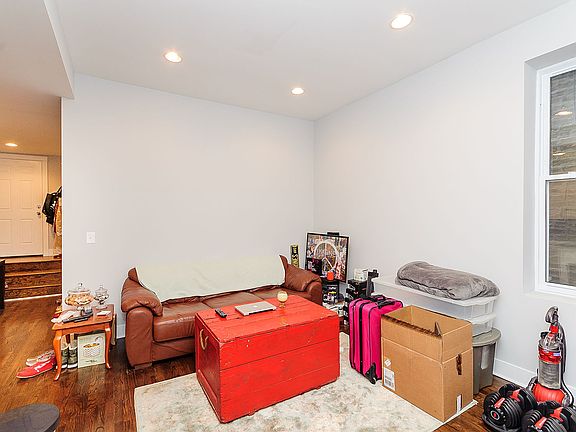 5th image of 1033 N Paulina St APT 1R