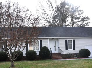 111 Coachman Dr, Yorktown, VA 23693