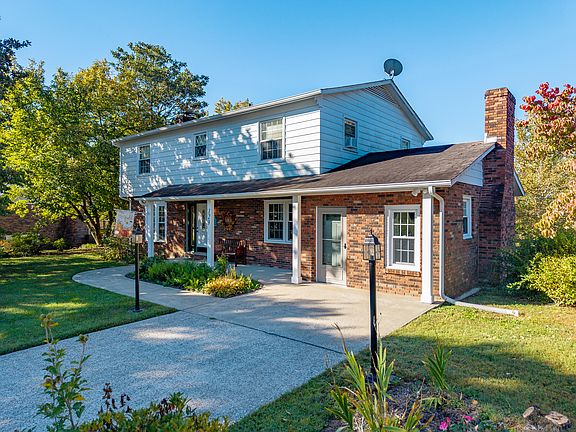 3rd image of 129 Circle Dr
