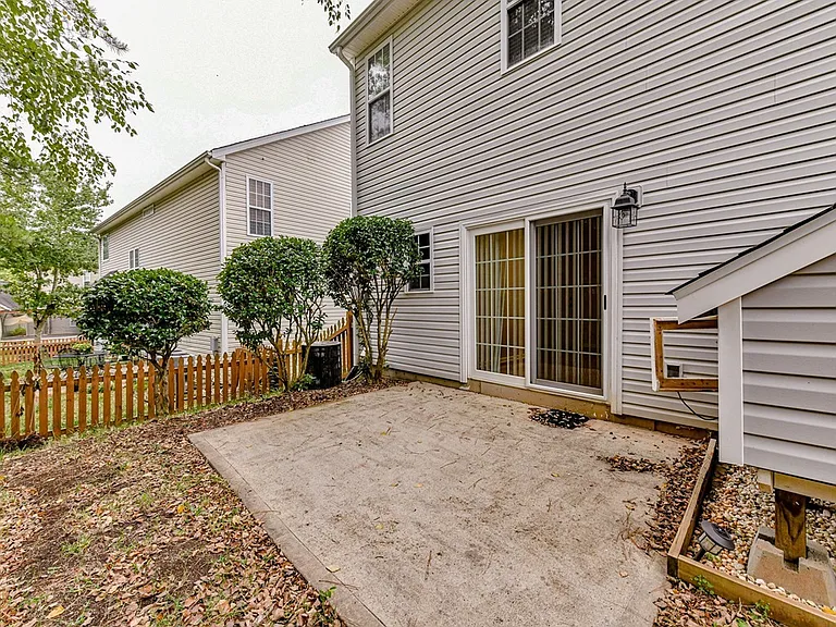17201 Commons Crossing Dr — Photo 27