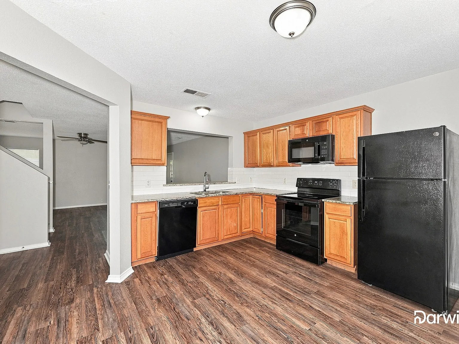 3 bed, 2.5 bath, 1656 sqft, $1,940 — Photo 3
