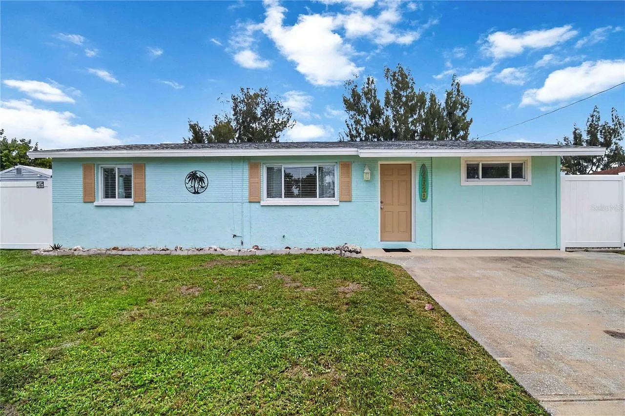 3 bed, 1.5 bath, 938 sqft, $2,100 — Photo 2