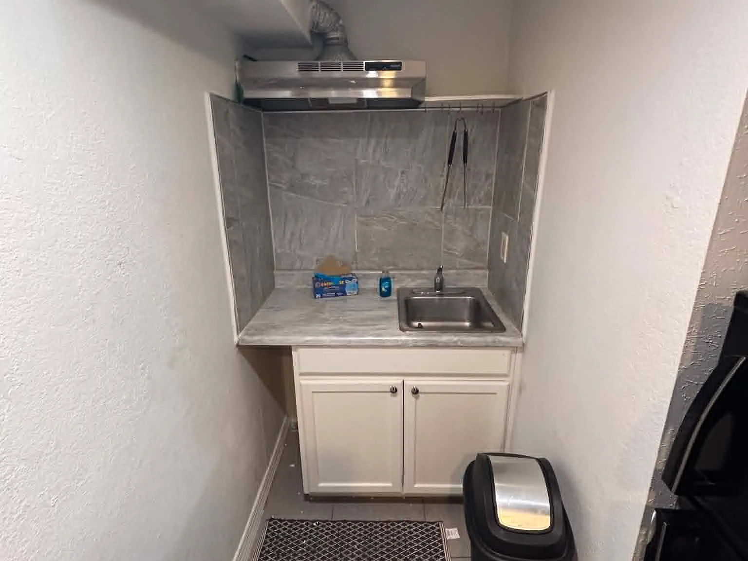 Studio, 450 sqft, $900 — Photo 2