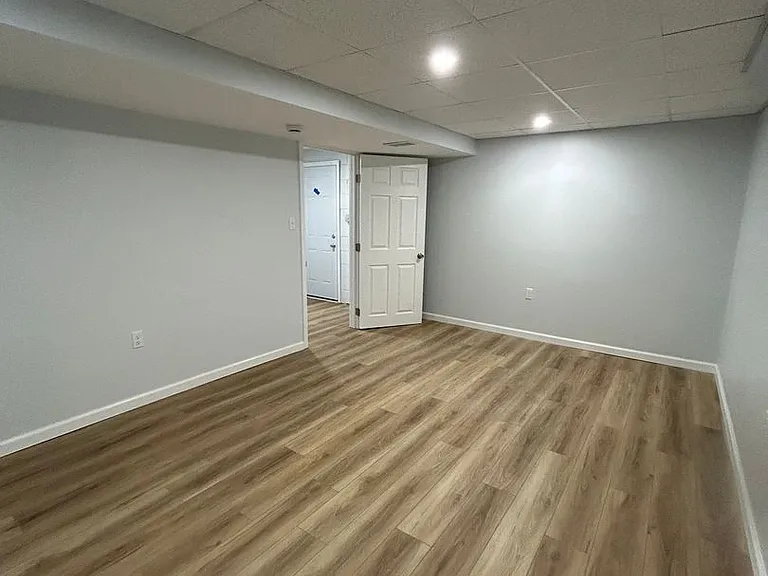 506 Crescent Boulevard Ext — Photo 53