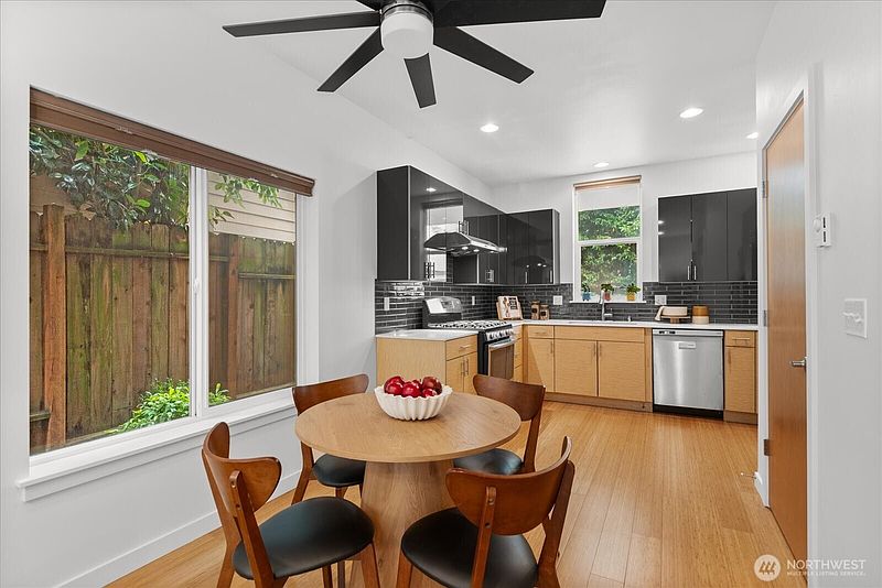 5th image of 3423 Beacon Avenue S