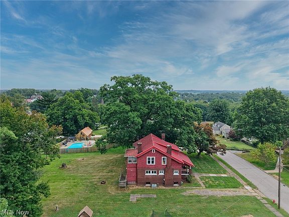 6th image of 412 Oakwood Dr