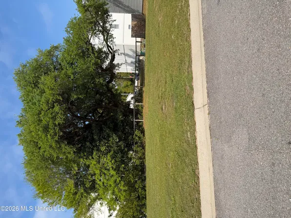 Oak Alley Ln, Long Beach, MS 39560