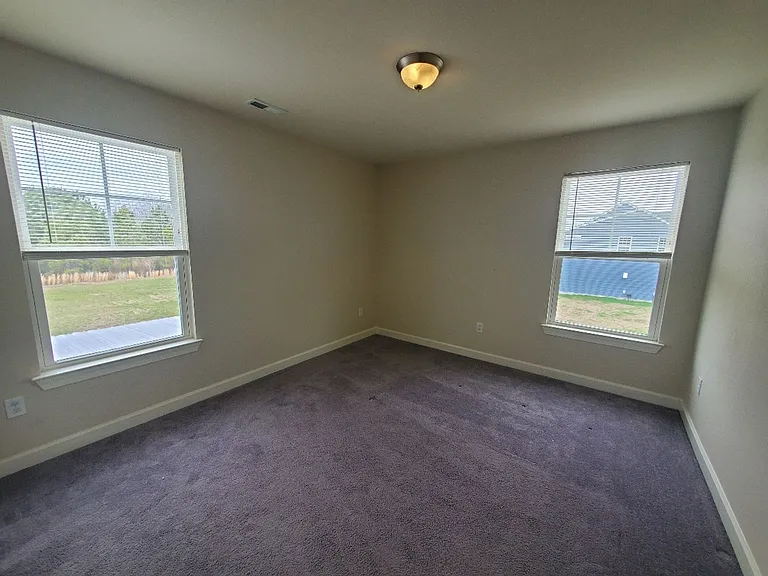102 Stedman Ln W — Photo 16