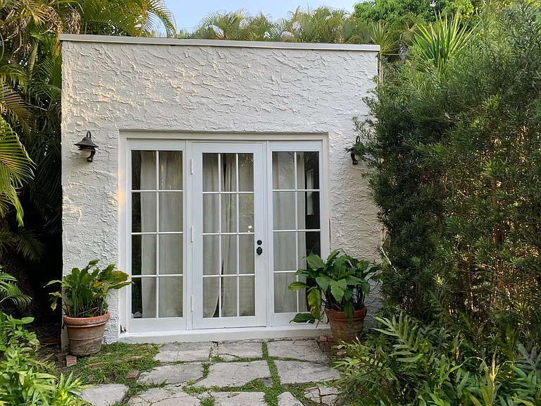 937 Roderigo Ave — Photo 1