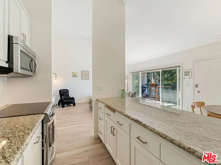 647 S Prospect Ave #202 — Photo 7