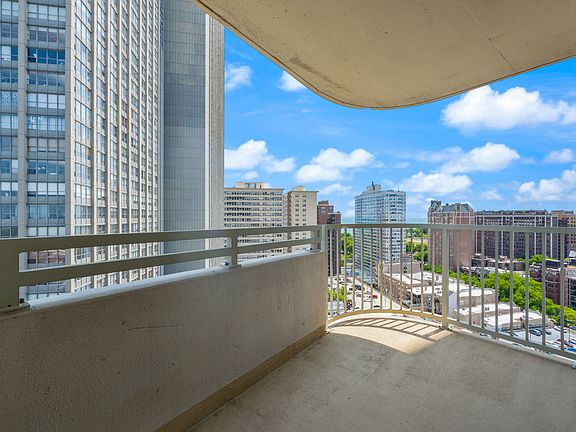 5th image of 3930 N Pine Grove Ave APT 2015