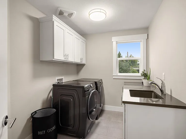 1018 S 102nd St — Photo 31