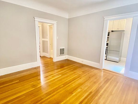 3rd image of 1960 Hyde St APT 4