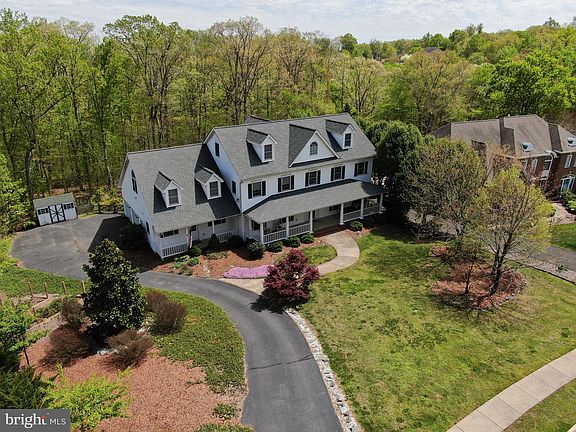 5th image of 1007 Featherston Ct