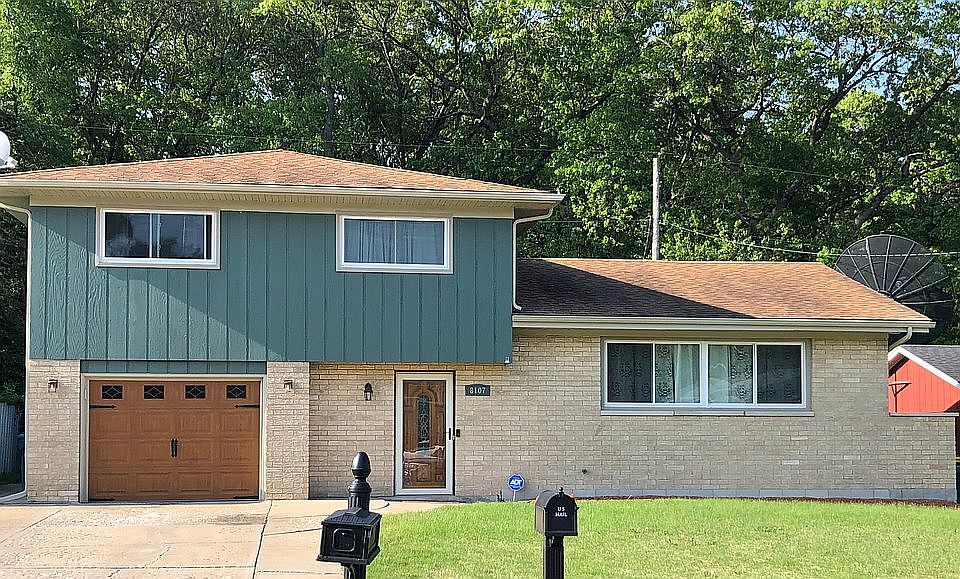2nd image of 8107 Hemlock Ave