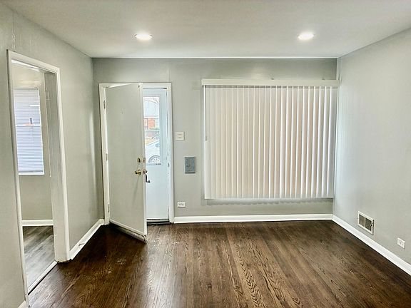 5th image of 15422 Lincoln Ave