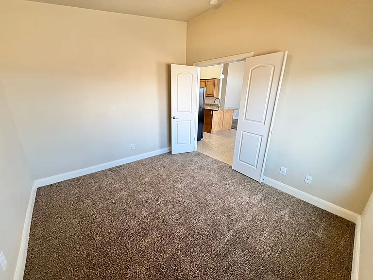 887 N Caddington Rd — Photo 19